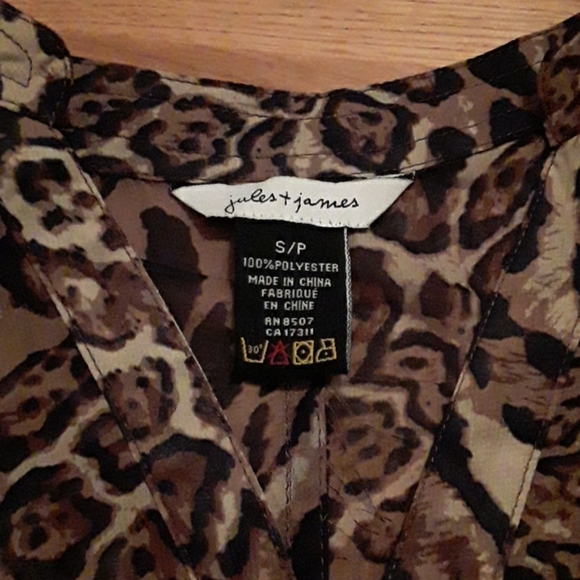 Like New! Leopard  short sleeve button down blouse - Picture 2 of 4